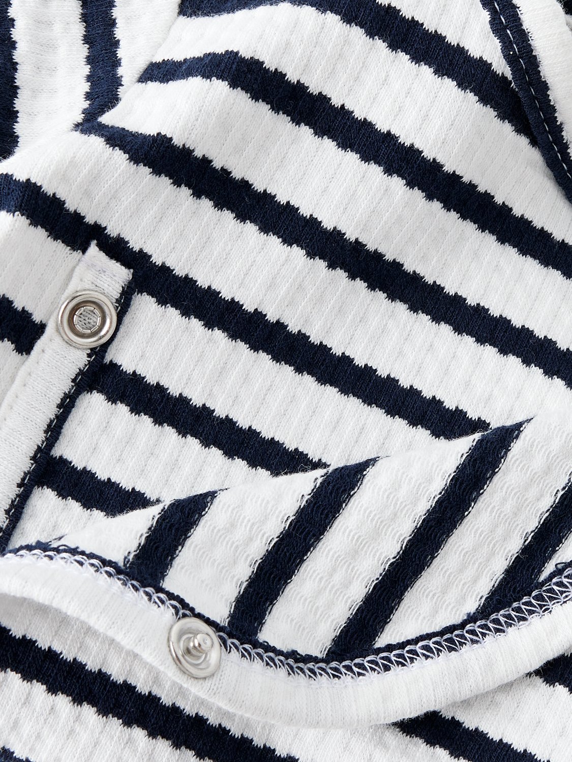 model_shot-front_full